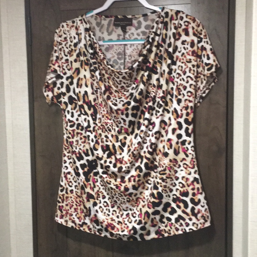 Cute multi colored leopard print blouse!